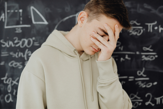 studente_interrogazione_canva