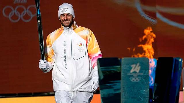 Gregorio Paltrinieri tedoforo di Milano Cortina 2026