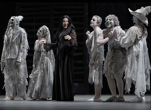 La famiglia Addams Mortisia - Compagnia della Corona
