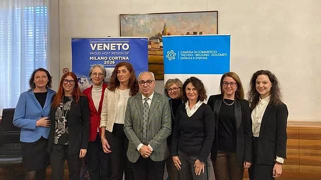 Il presidente della Camera di Commercio di Treviso Belluno Mario Pozza con il Comitato Guida per la certificazione
