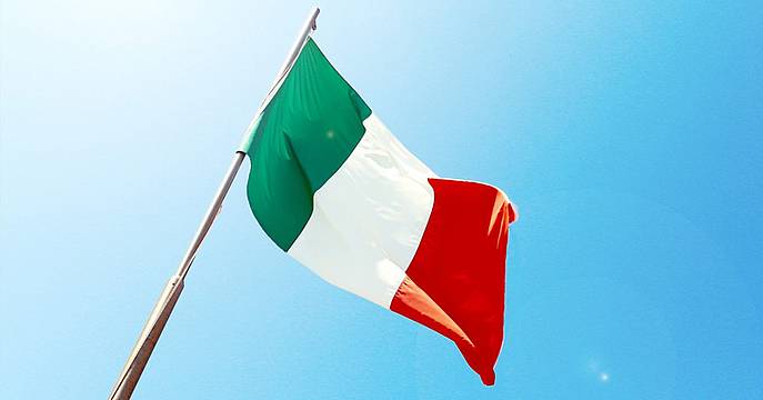 bandiera-italiana-tricolore_pexels-jeshoots-7522