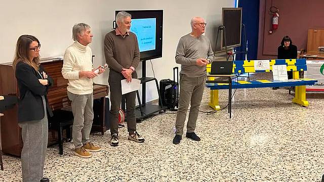 Corriere - L'inaugurazione a Lentiai della panchina gialla e blu contro il bullismo