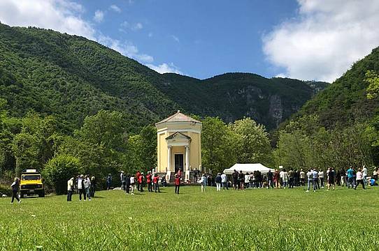 cerimonia in ricordo di Fabrizio Bevilacqua vicino al Saccello all'imbocco della Valle di Santa Felicita 2 cerimonia in ricordo di Fabrizio Bevilacqua vicino al Saccello all'imbocco della Valle di Santa Felicita 2
