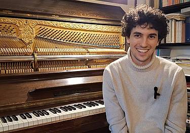 Il pianista bellunese Giacomo Menegardi ha vinto il «Venezia»