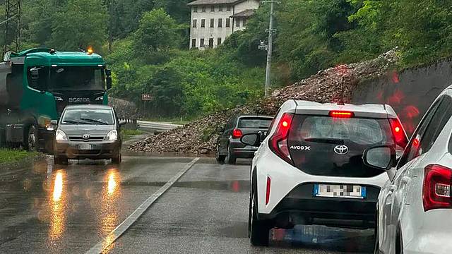 La colata di detriti sulla Sp1 bis a Scalon di Vas