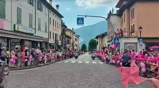 Giro d'Italia - il passaggio della corsa rosa a Pedavena Giro d'Italia - il passaggio della corsa rosa a Pedavena