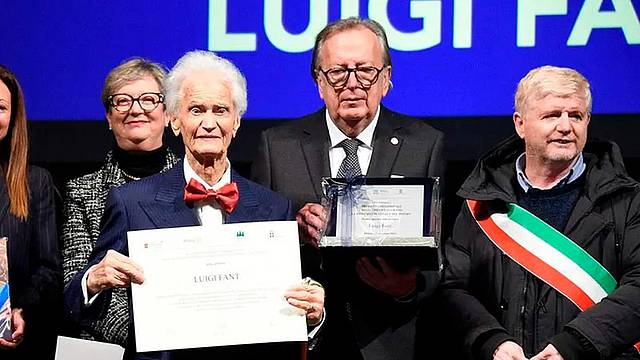 Il sarto Luigi Fant premiato dall'Associazione bellunesi nel mondo nel novembre 2025