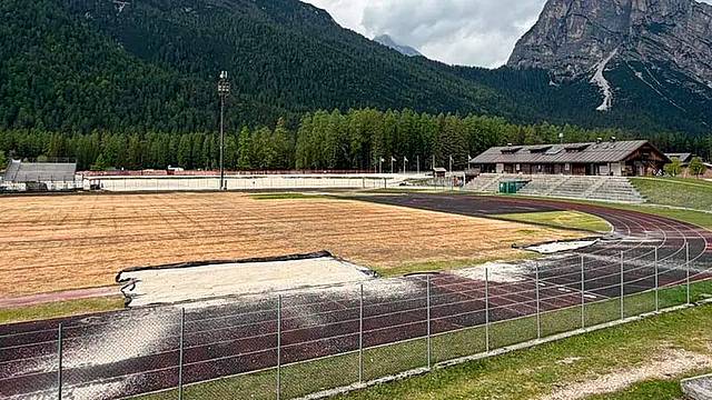 Il campo e la pista di atletica di Fiames danneggiati