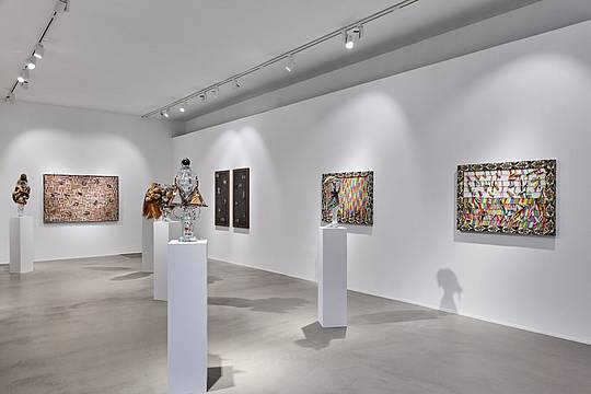 Pascale Marthine Tayou, Exhibition view, 21Art Treviso, 2026. Foto di Federico Beccari