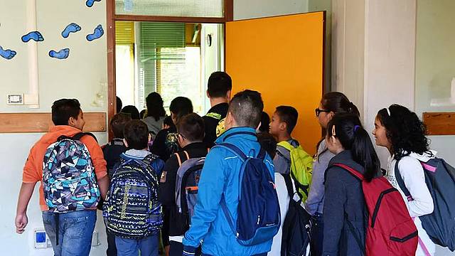 Professori e alunni a scuola per l'inizio dell'anno scolastico 2017 - ANSA ALESSANDRO DI MARCO