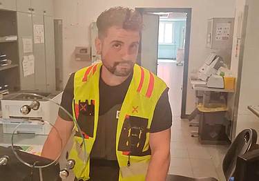 Un operatore al triage del Pronto soccorso di San Donà indossa la bodycam (foto Bortoluzzi) Un operatore al triage del Pronto soccorso di San Donà indossa la bodycam (foto Bortoluzzi)