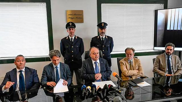 ll procuratore della Repubblica di Napoli Nicola Gratteri durante la conferenza stampa