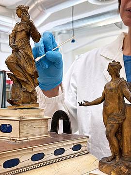 Stipo-dettaglio-momento-di-lavoro_Courtesy-Open-Care-Servizi-per-lArte Stipo-dettaglio-momento-di-lavoro_Courtesy-Open-Care-Servizi-per-lArte