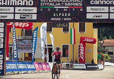 giorgia-marchet_29giugno2024_vittoria-internazionali_italia_arrivo_CREDITO-INTERNAZIONALI-DITALIA