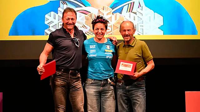 I fondisti Giuseppe Puliè e Maurilio De Zolt con il bronzo olimpico dello snowboard Lucia Dalmasso I fondisti Giuseppe Puliè e Maurilio De Zolt con il bronzo olimpico dello snowboard Lucia Dalmasso