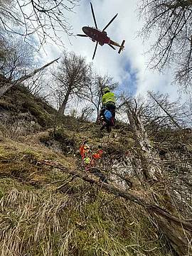 Soccorso uomo scivolato in una scarpata