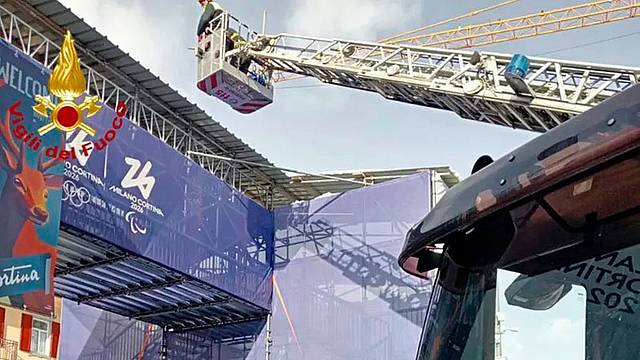 Intervento dei vigili del fuoco allo stadio Olimpico