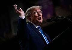 Trump punge l'Europa, Facevamo ridere, ora vogliono copiarci Trump punge l'Europa, Facevamo ridere, ora vogliono copiarci