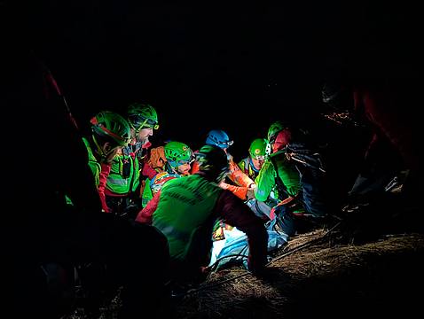 Impegnativo recupero sul Monte Tomatico 1 Impegnativo recupero sul Monte Tomatico 1