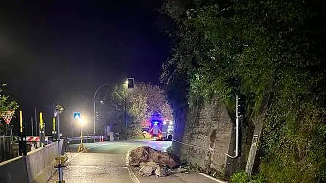 Val di Zoldo - masso sulla provinciale