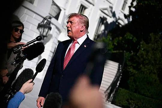 Guerriglia a Milano, Trump, In Italia e Francia colpa dell'immigrazione, l'avevo detto. Guerriglia a Milano, Trump, In Italia e Francia colpa dell'immigrazione, l'avevo detto.