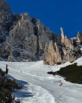 Sciatori-sulla-Tofana-a-Cortina---foto-Francesco-Dal-Mas