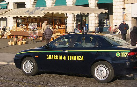 GuardiaDiFinanza - sequestri a Belluno e Feltre