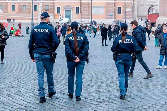 Polizia a Roma - (Ipa) Polizia a Roma - (Ipa)