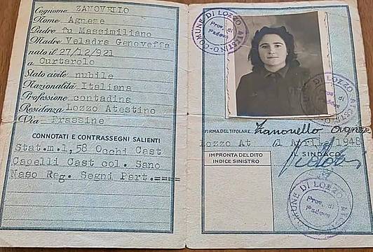 Agnese Zanovello - Una delle prime carte d'identità, emessa nell'aprile del 1948, dell'Italia Repubblica.