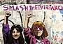 a Milano è apparsa una nuova opera della street artist Laika dal titolo 'Smash the patriarchy'. L'immagine raffigura Giulia Cecchettin e Gisele Pelicot