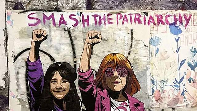 a Milano è apparsa una nuova opera della street artist Laika dal titolo 'Smash the patriarchy'. L'immagine raffigura Giulia Cecchettin e Gisele Pelicot