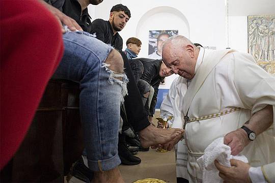 Papa_lavanda-dei-piedi Papa_lavanda-dei-piedi