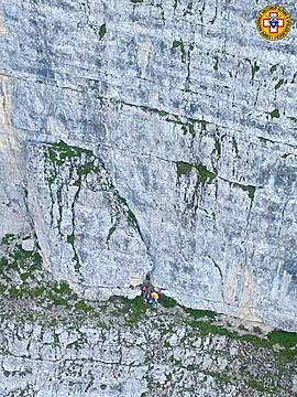 Al quarto tiro della Via Navasa sulla Rocchetta Alta di Bosconero Al quarto tiro della Via Navasa sulla Rocchetta Alta di Bosconero