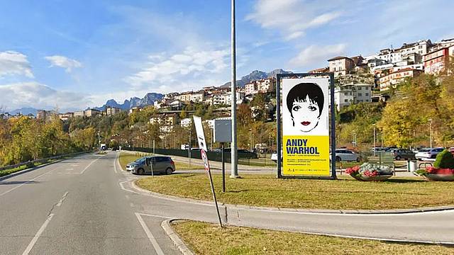 Il manifesto che pubblicizza la foto a Lambioi Il manifesto che pubblicizza la foto a Lambioi