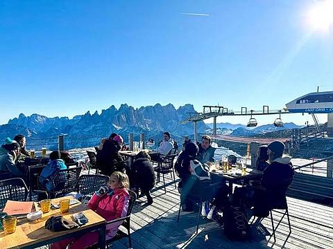 Un-momento-di-relax-in-un-rifugio---foto-Francesco-Dal-Mas