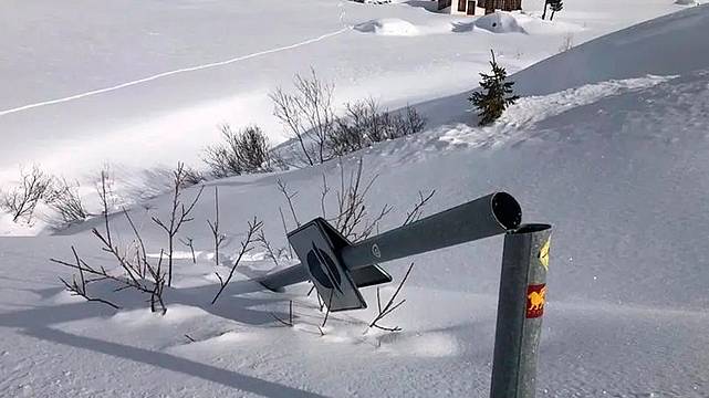 L'autovelox-sul-passo-Giau-dopo-il-passaggio-di-fleximan