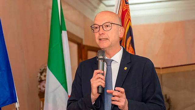 L'assessore Marco Zecchinato presenta il bando per sostenere le minoranze linguistiche