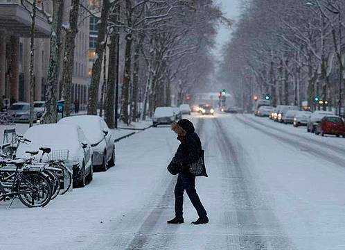 neve_freddo_donna_afp