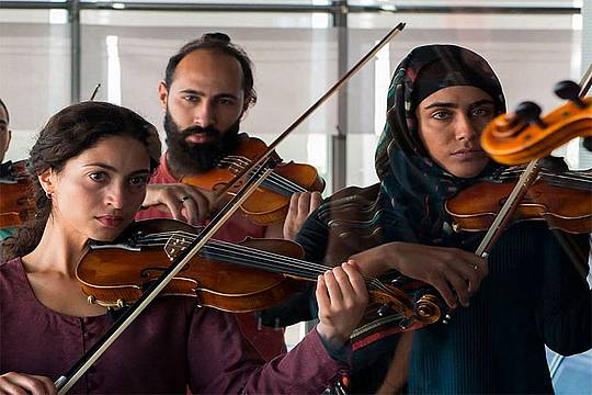 Crescendo - #makemusicnotwar (Musicale, Germania 2019, 102') di Dror Zahavi Crescendo - #makemusicnotwar (Musicale, Germania 2019, 102') di Dror Zahavi
