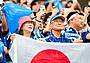 tifosi_giapponesi_sacchetti_puliscono_stadio_ipa tifosi_giapponesi_sacchetti_puliscono_stadio_ipa