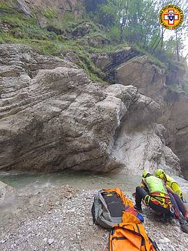 sentiero che costeggia il torrente in Val Montina 2