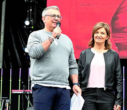 I genitori di Lorenzo Parelli nel maggio 2023 al concertone del Primo maggio