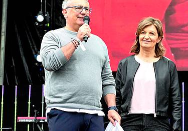 I genitori di Lorenzo Parelli nel maggio 2023 al concertone del Primo maggio I genitori di Lorenzo Parelli nel maggio 2023 al concertone del Primo maggio