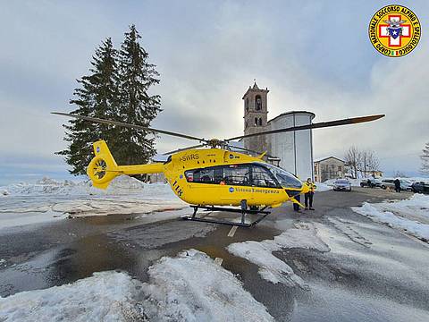 L'elicottero di Verona emergenza a Campofontana per gli interventi a Cima Lobbia L'elicottero di Verona emergenza a Campofontana per gli interventi a Cima Lobbia