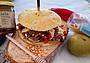 Nella foto il panino «Nevegàl» realizzato da Giuseppe Scarton e Ornellio Masoch dell’Alimentari Scarton di Visome