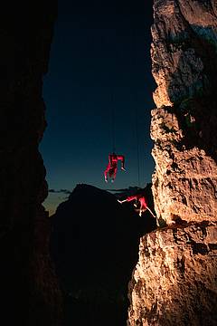 Au bout des doights (sulla punta delle dita) sulla parete dello Schuss delle Tofane Au bout des doights (sulla punta delle dita) sulla parete dello Schuss delle Tofane