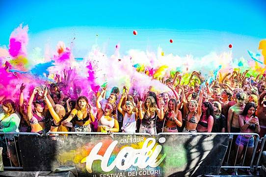a Bibione Holi il Festival dei colori a Bibione Holi il Festival dei colori