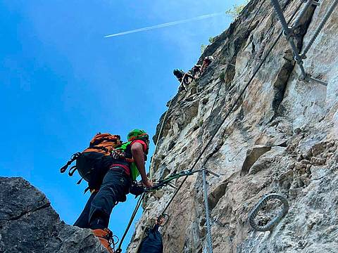 nella parte alta del tratto nero della Ferrata delle Anguane a San Pietro Valdastico nella parte alta del tratto nero della Ferrata delle Anguane a San Pietro Valdastico
