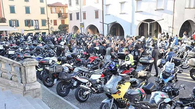 la benedizione del motociclista la benedizione del motociclista