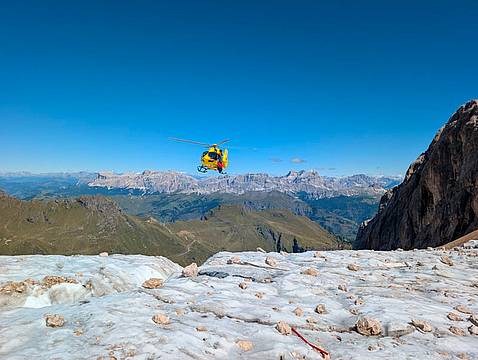 sul sentiero 472 - tra Forcella Staulanza e il Rifugio Venezia sul sentiero 472 - tra Forcella Staulanza e il Rifugio Venezia